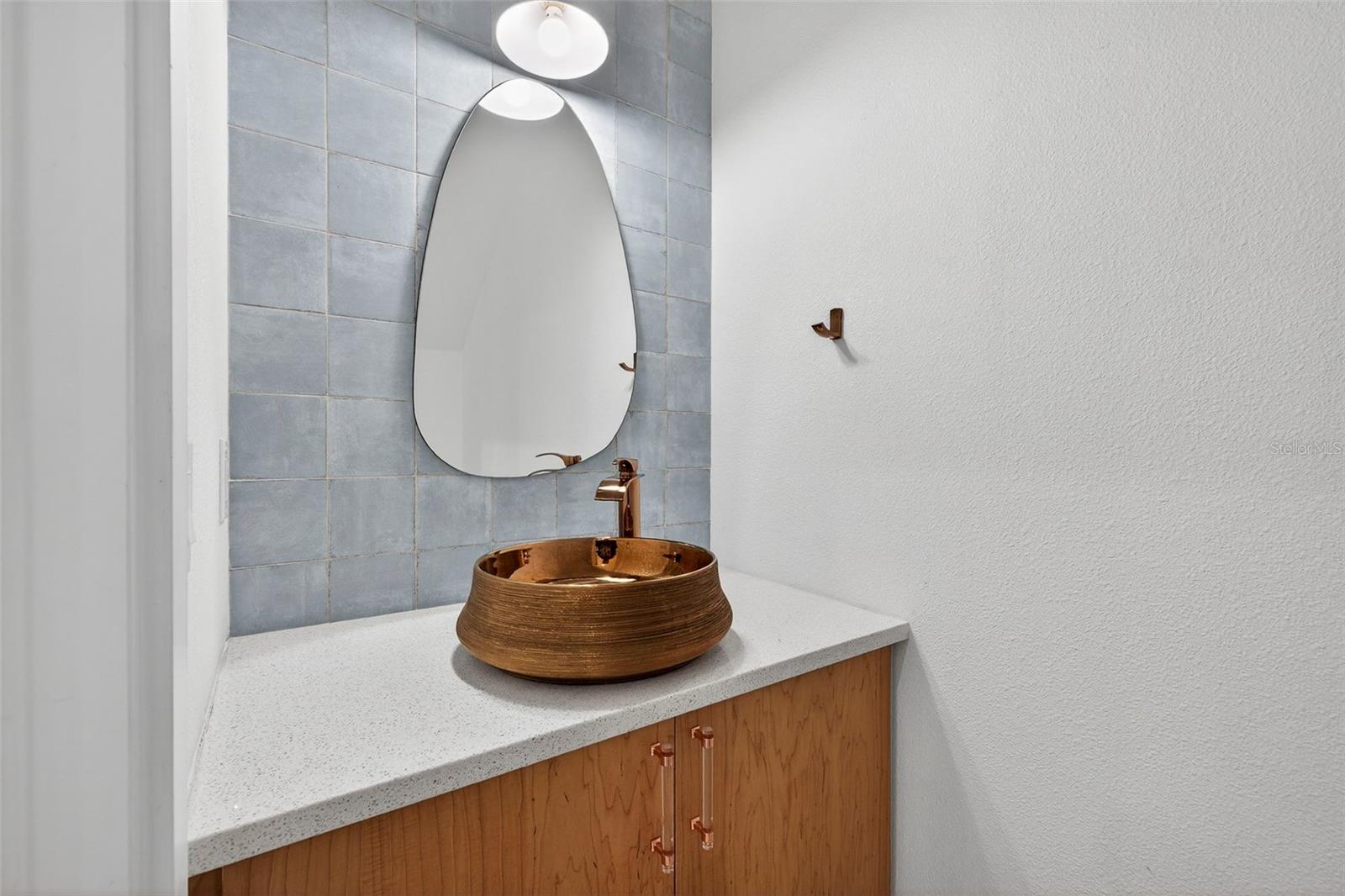 Image 18 of 41 For 611 24th Avenue N