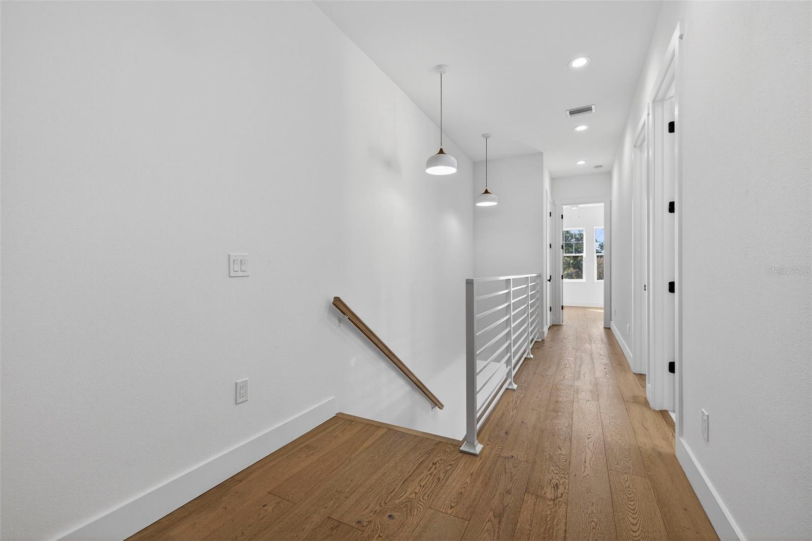 Image 20 of 41 For 611 24th Avenue N