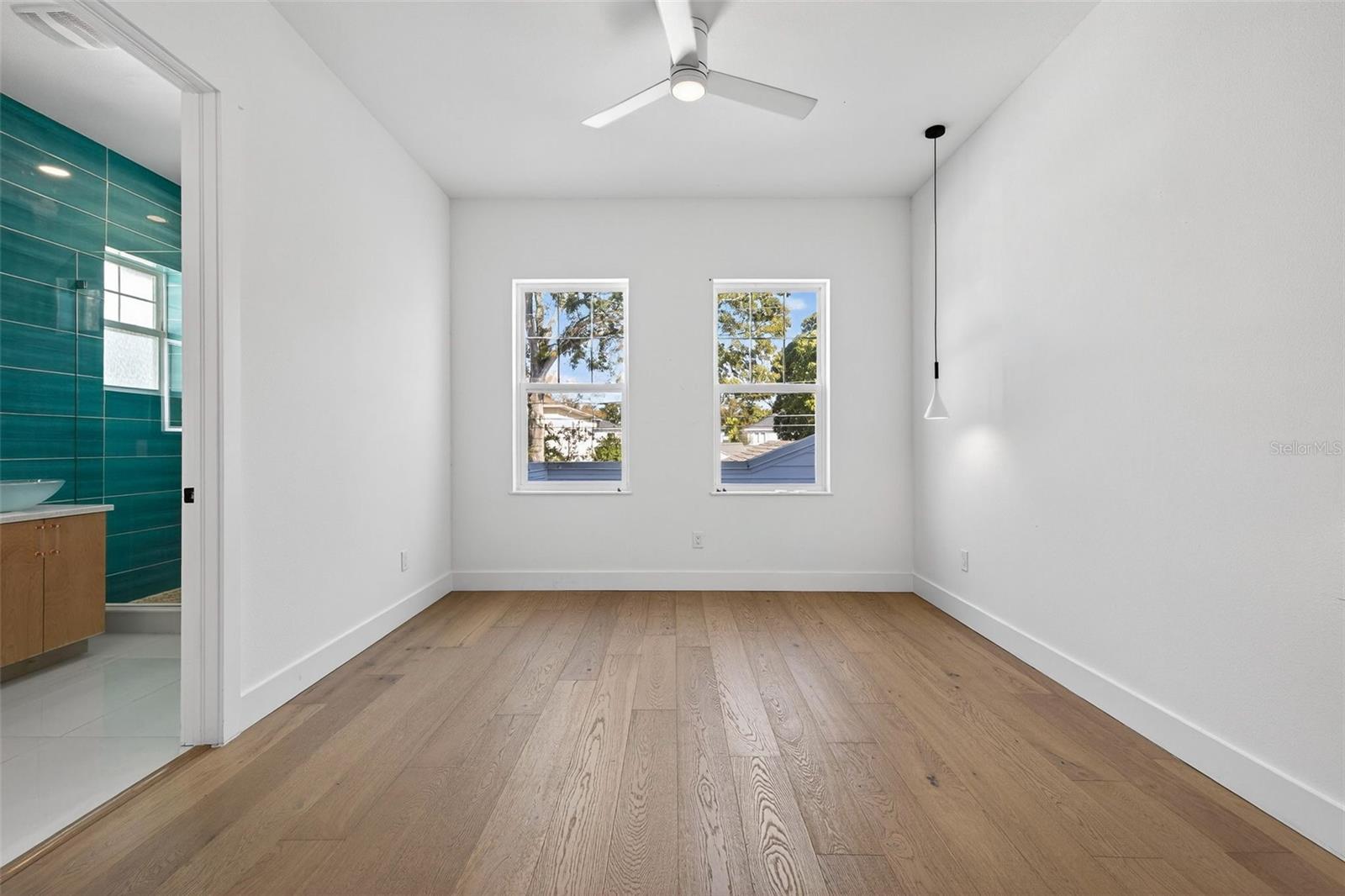 Image 21 of 41 For 611 24th Avenue N