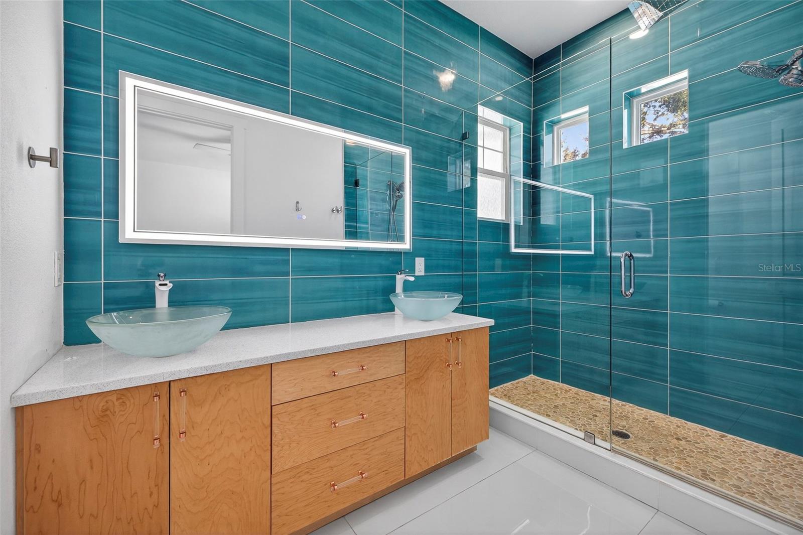 Image 24 of 41 For 611 24th Avenue N