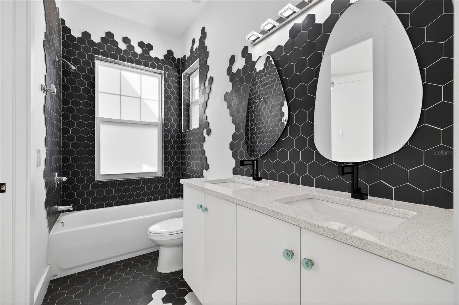 Image 29 of 41 For 611 24th Avenue N