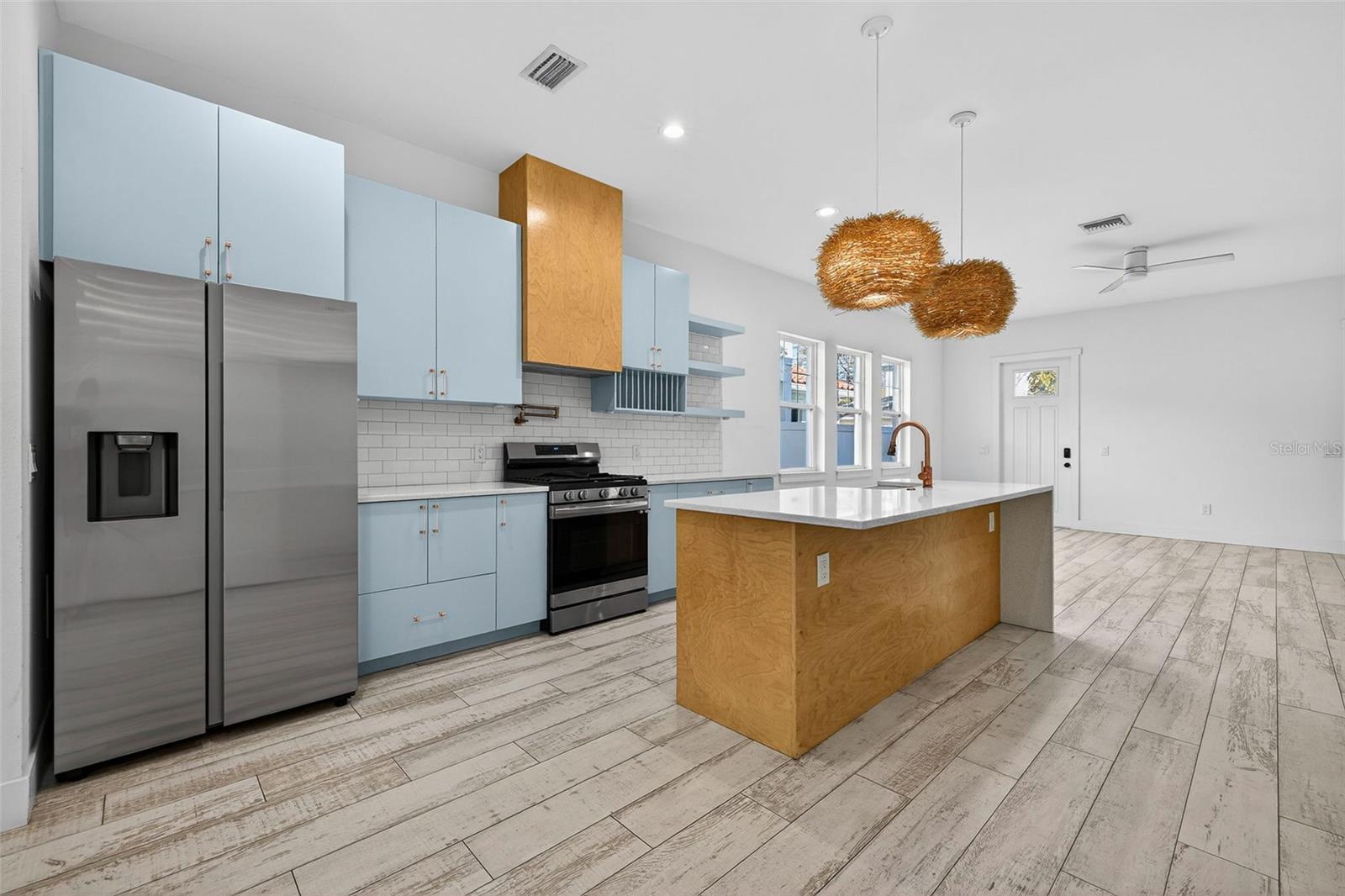 Image 3 of 41 For 611 24th Avenue N