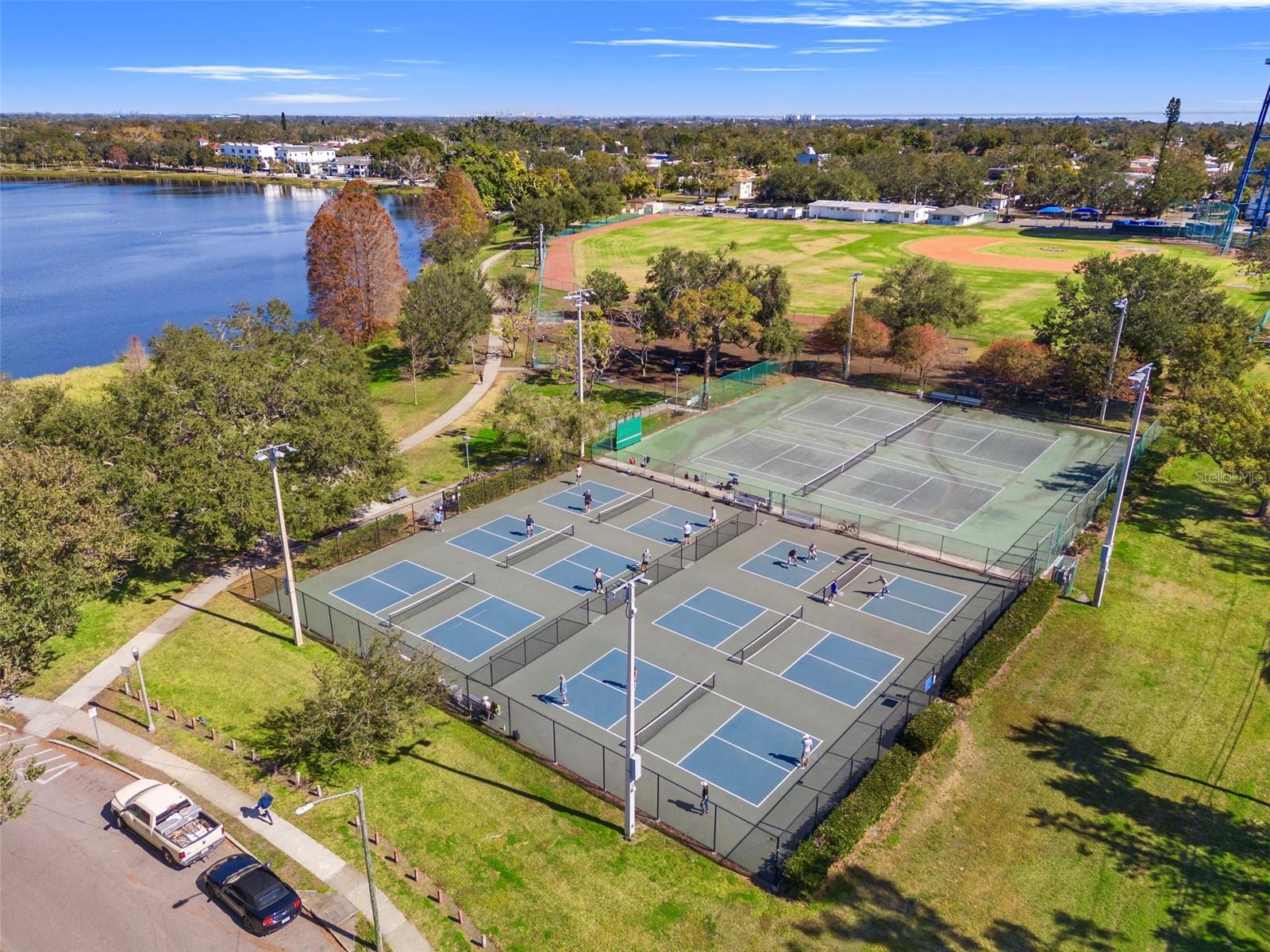 Image 38 of 41 For 611 24th Avenue N