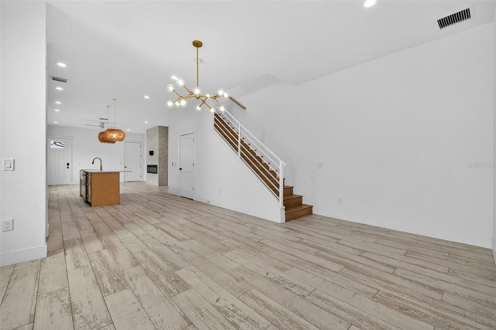 Image 5 of 41 For 611 24th Avenue N