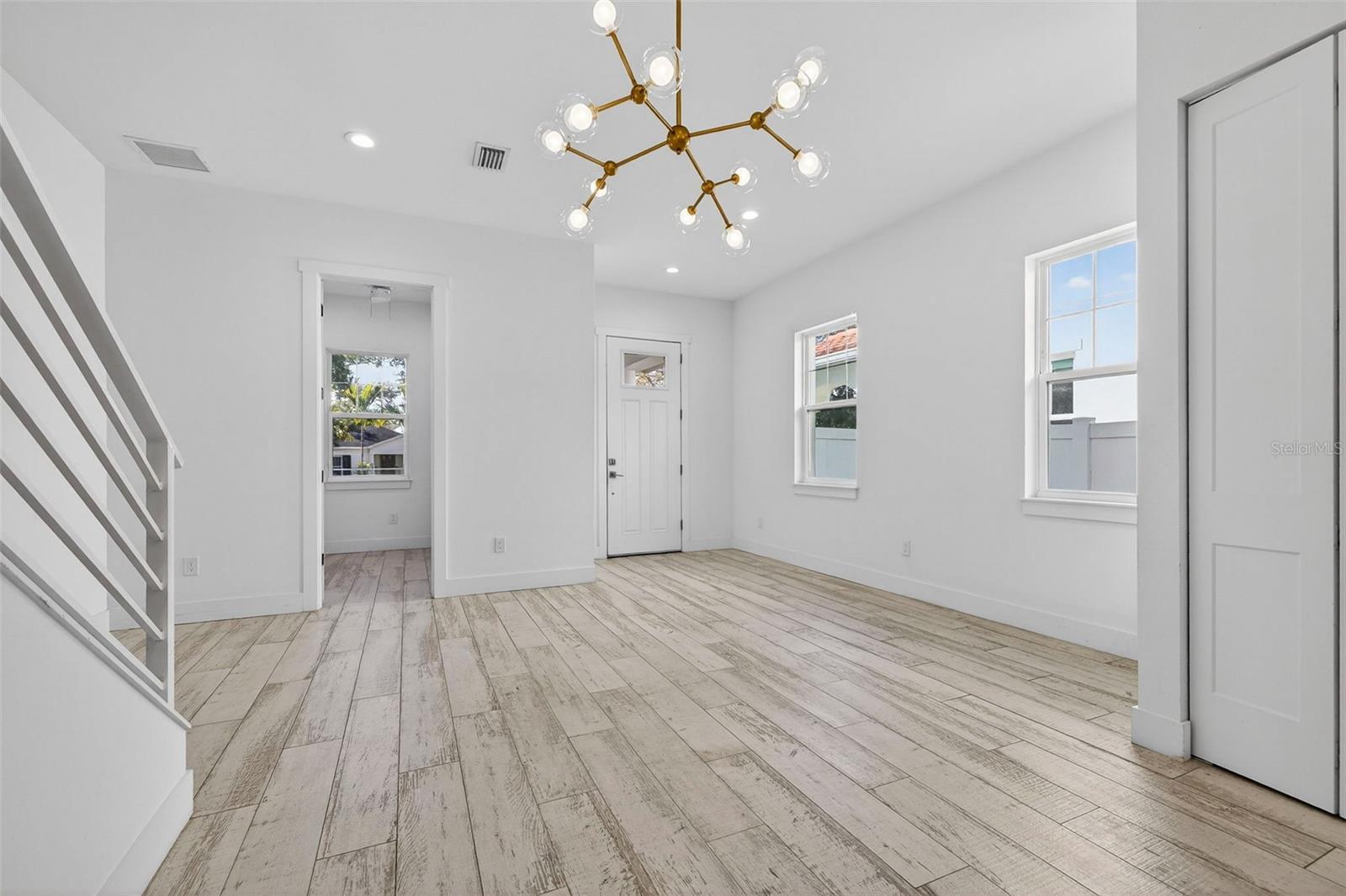 Image 6 of 41 For 611 24th Avenue N