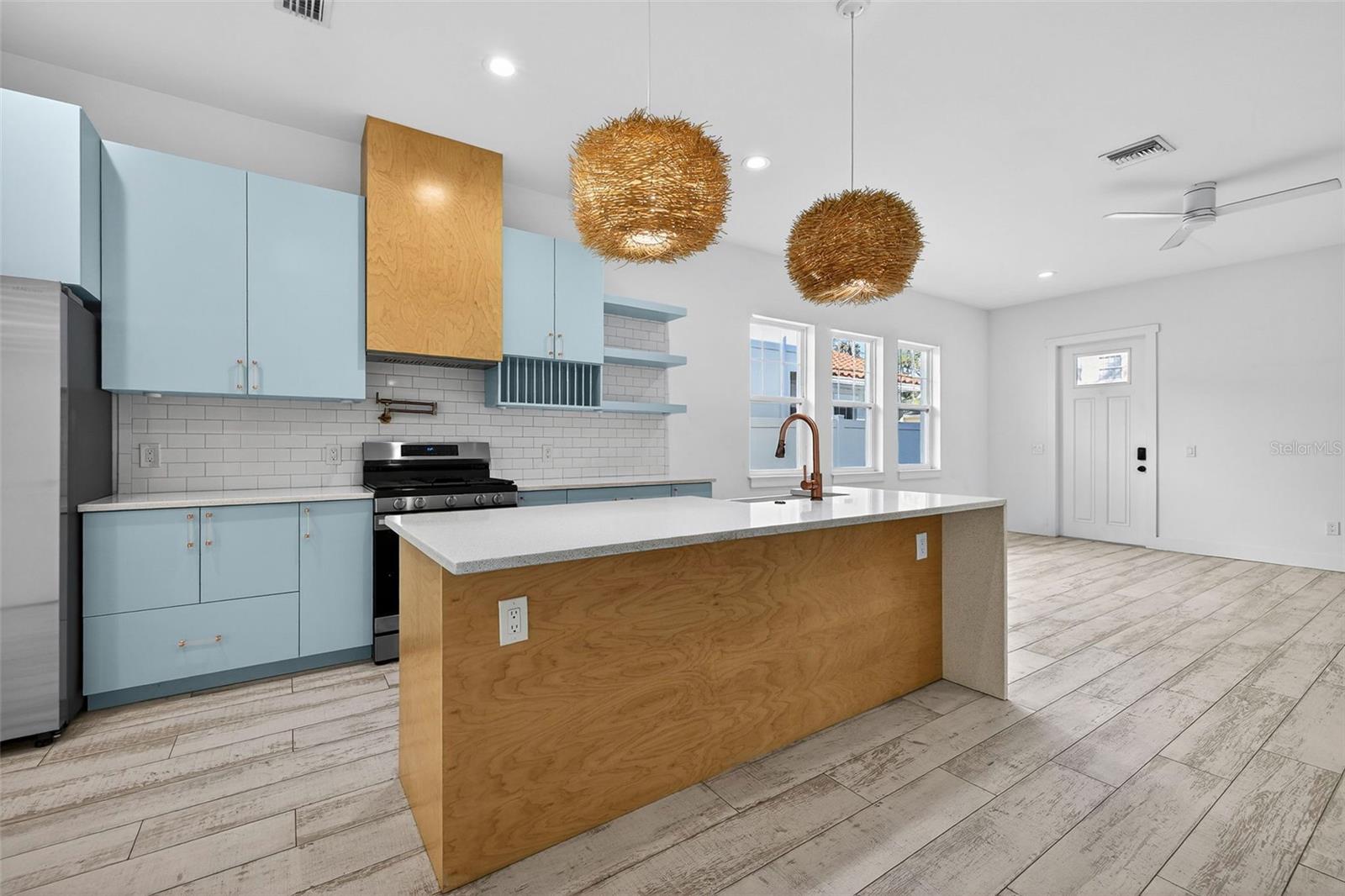 Image 7 of 41 For 611 24th Avenue N