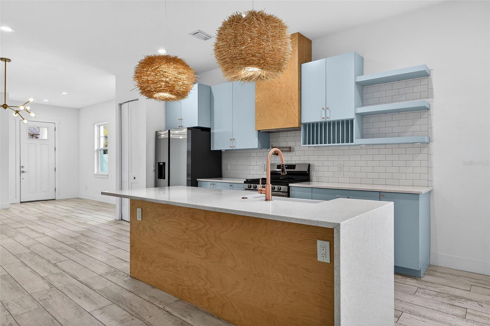 Image 9 of 41 For 611 24th Avenue N