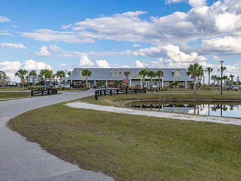 Image 8 of 18 For 115 Rhett Boulevard