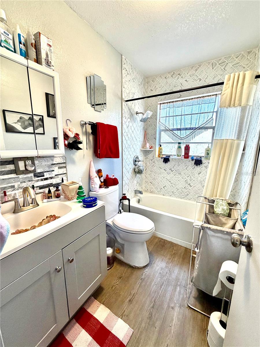 Image 10 of 19 For 939 26th Street Nw