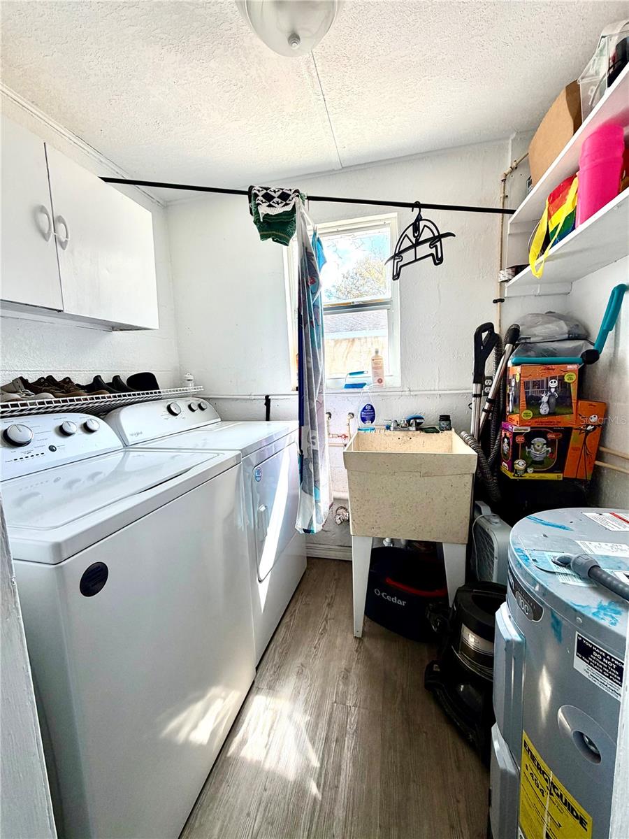 Image 12 of 19 For 939 26th Street Nw