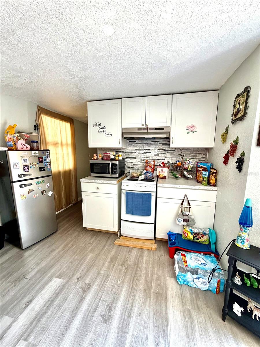 Image 13 of 19 For 939 26th Street Nw