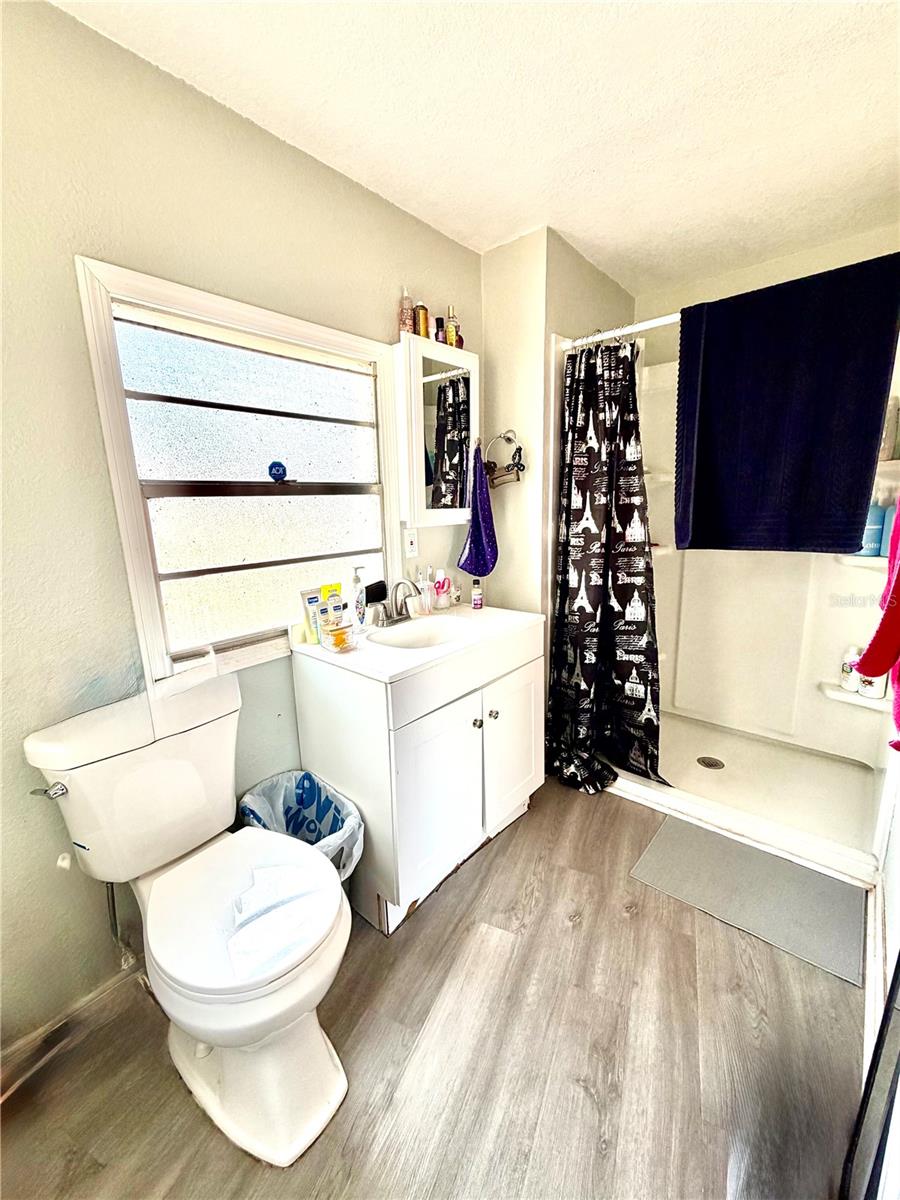 Image 16 of 19 For 939 26th Street Nw