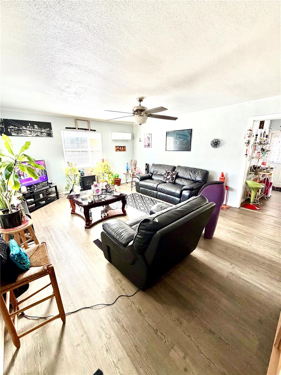 Image 3 of 19 For 939 26th Street Nw