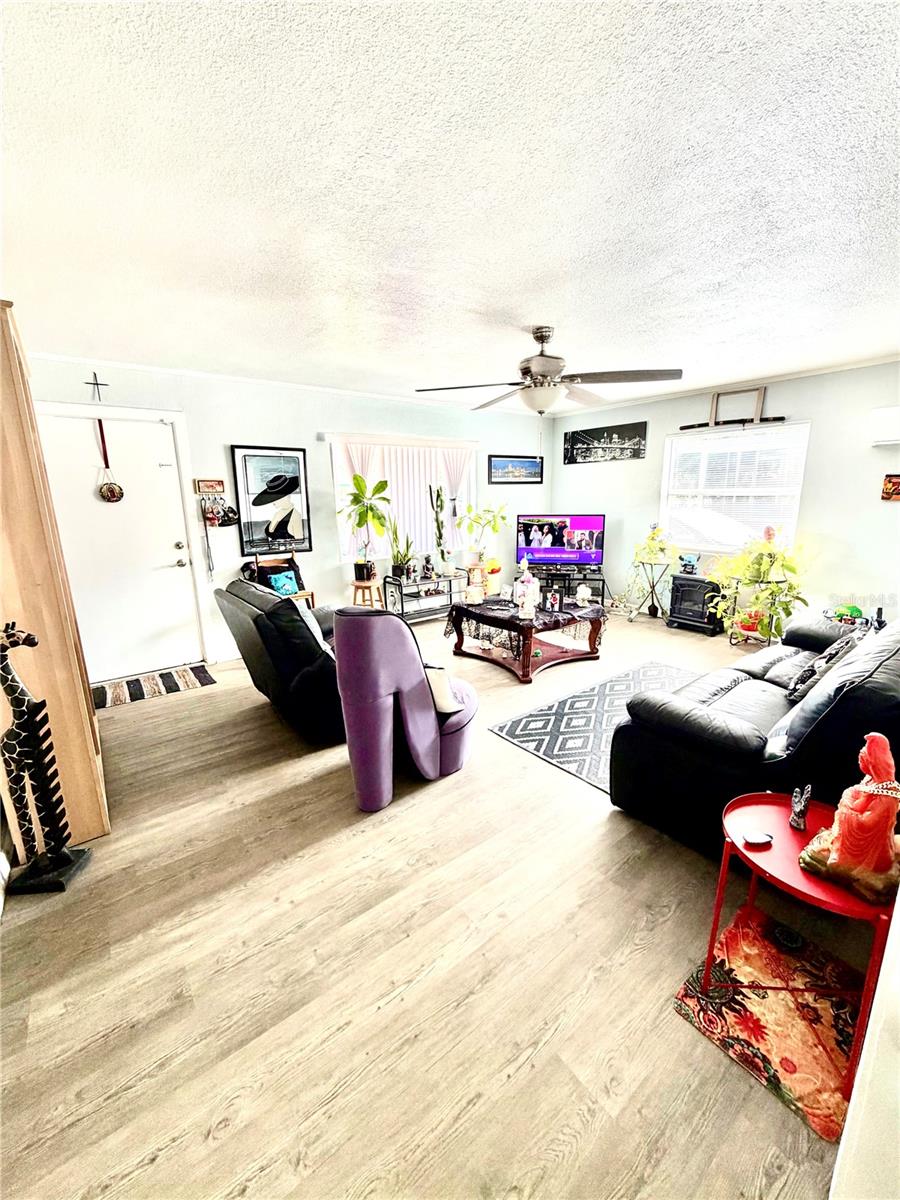 Image 4 of 19 For 939 26th Street Nw