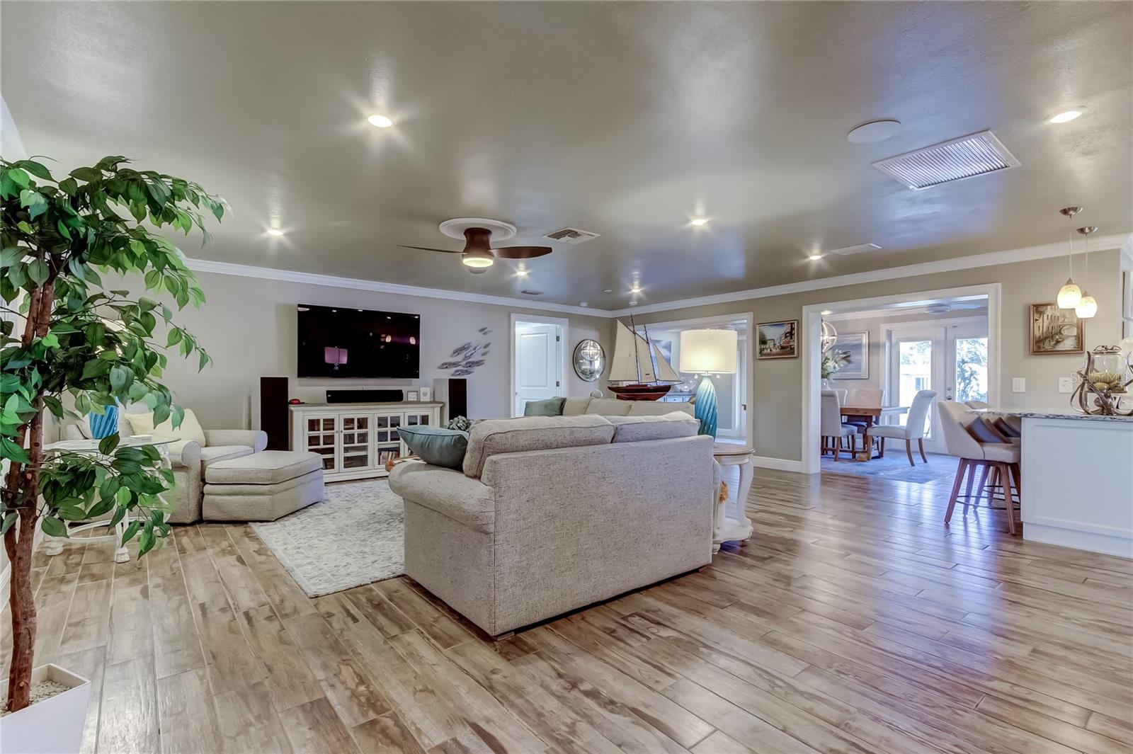 Image 10 of 96 For 3835 48 Avenue S