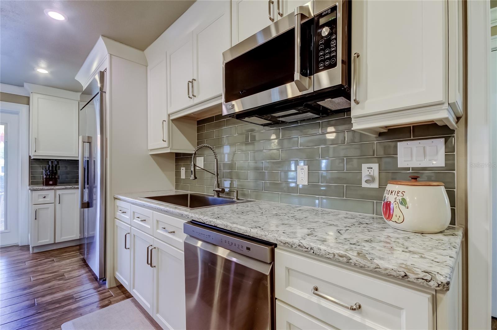 Image 14 of 96 For 3835 48 Avenue S