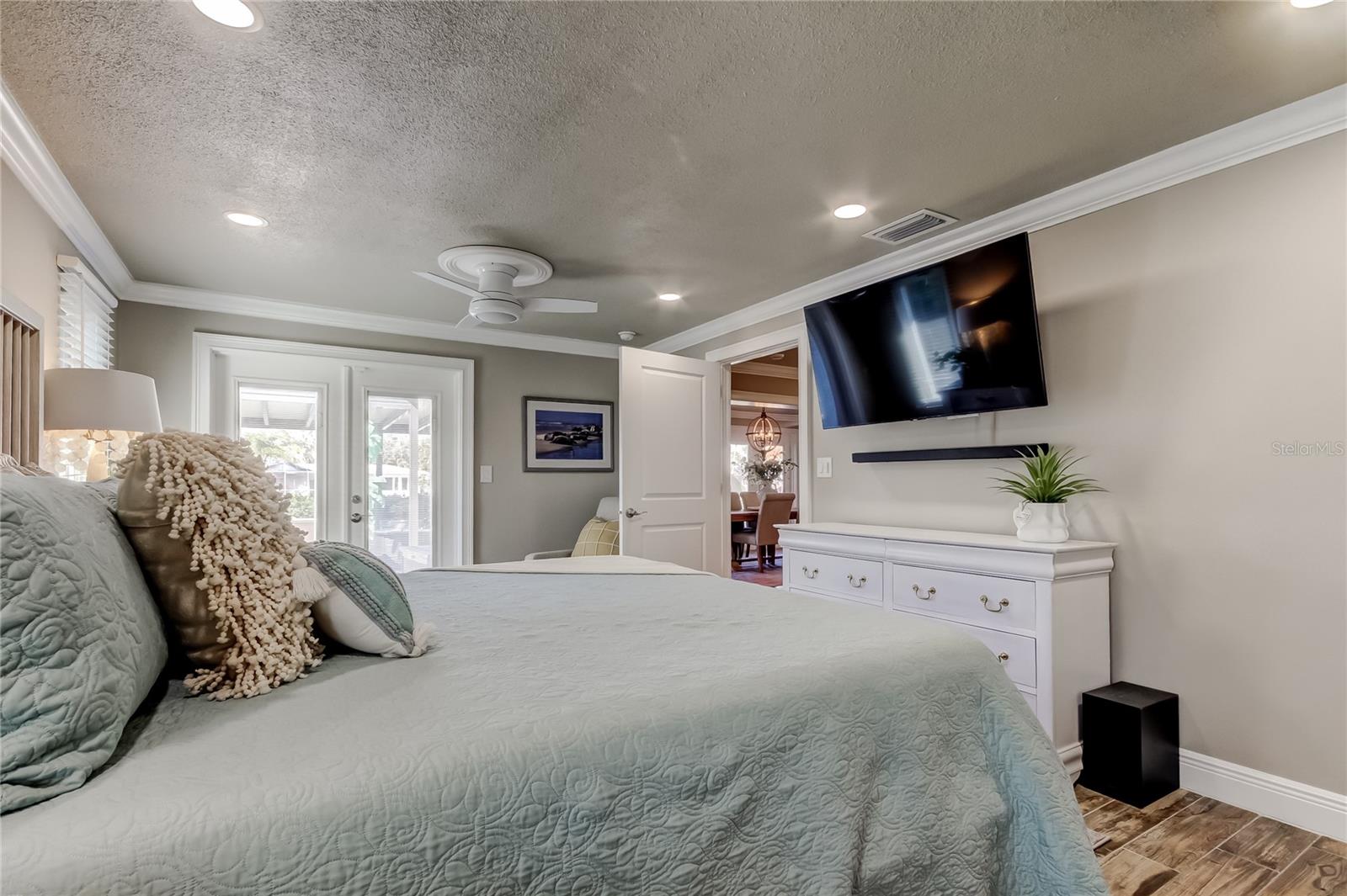 Image 35 of 96 For 3835 48 Avenue S