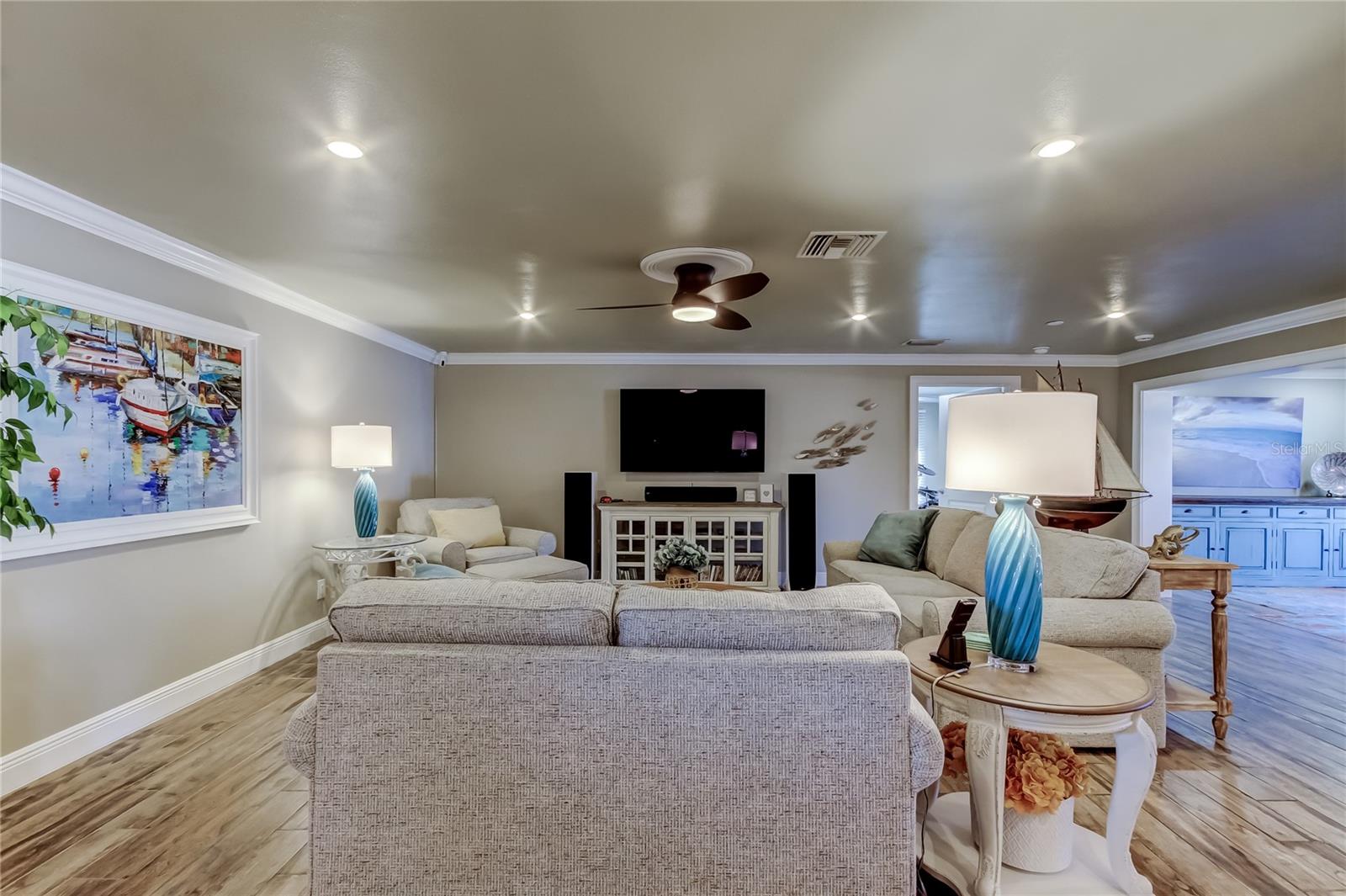 Image 5 of 96 For 3835 48 Avenue S