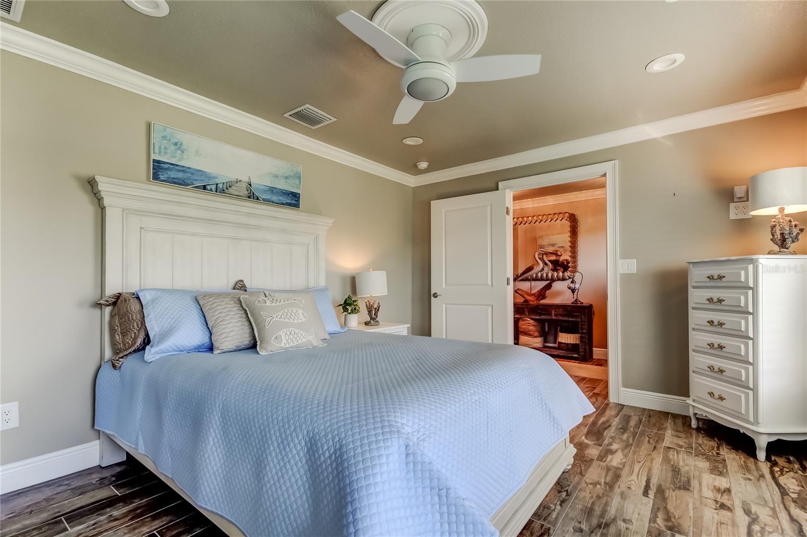 Image 52 of 96 For 3835 48 Avenue S