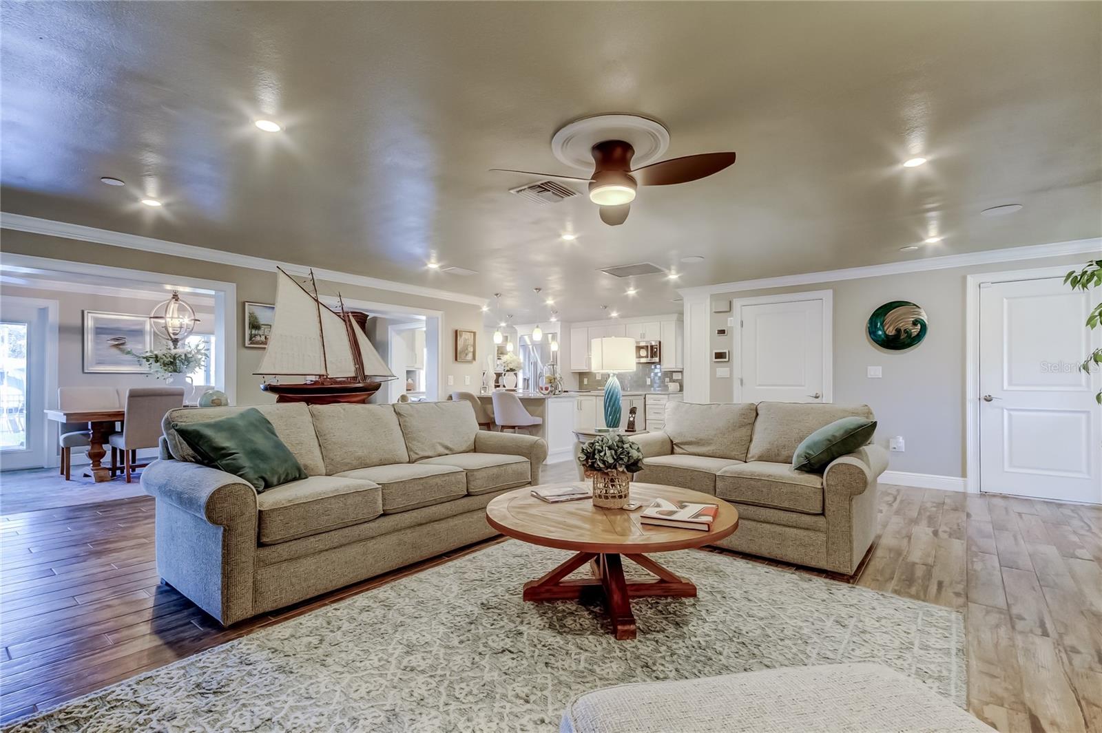 Image 6 of 96 For 3835 48 Avenue S