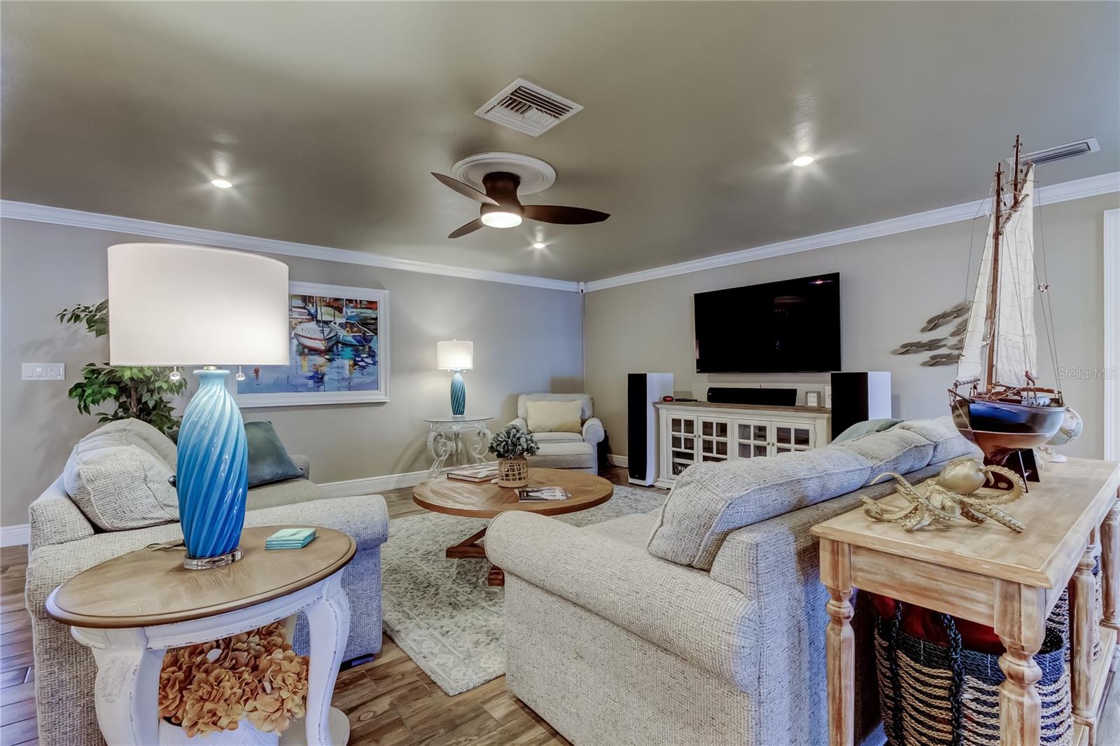 Image 9 of 96 For 3835 48 Avenue S