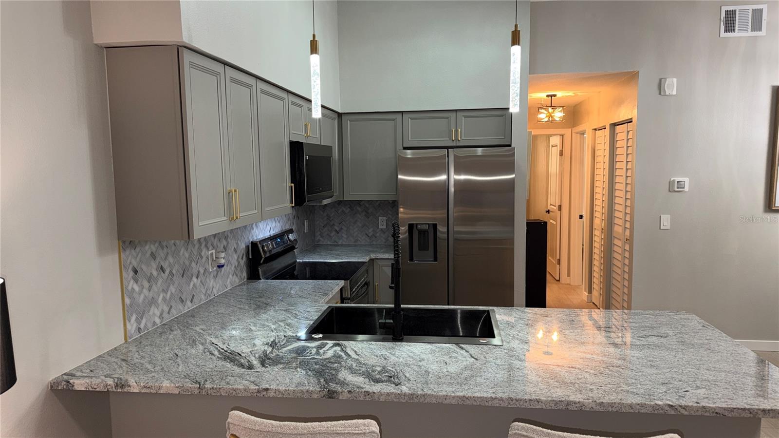 Image 16 of 63 For 701 Mirror Lake Drive N 121