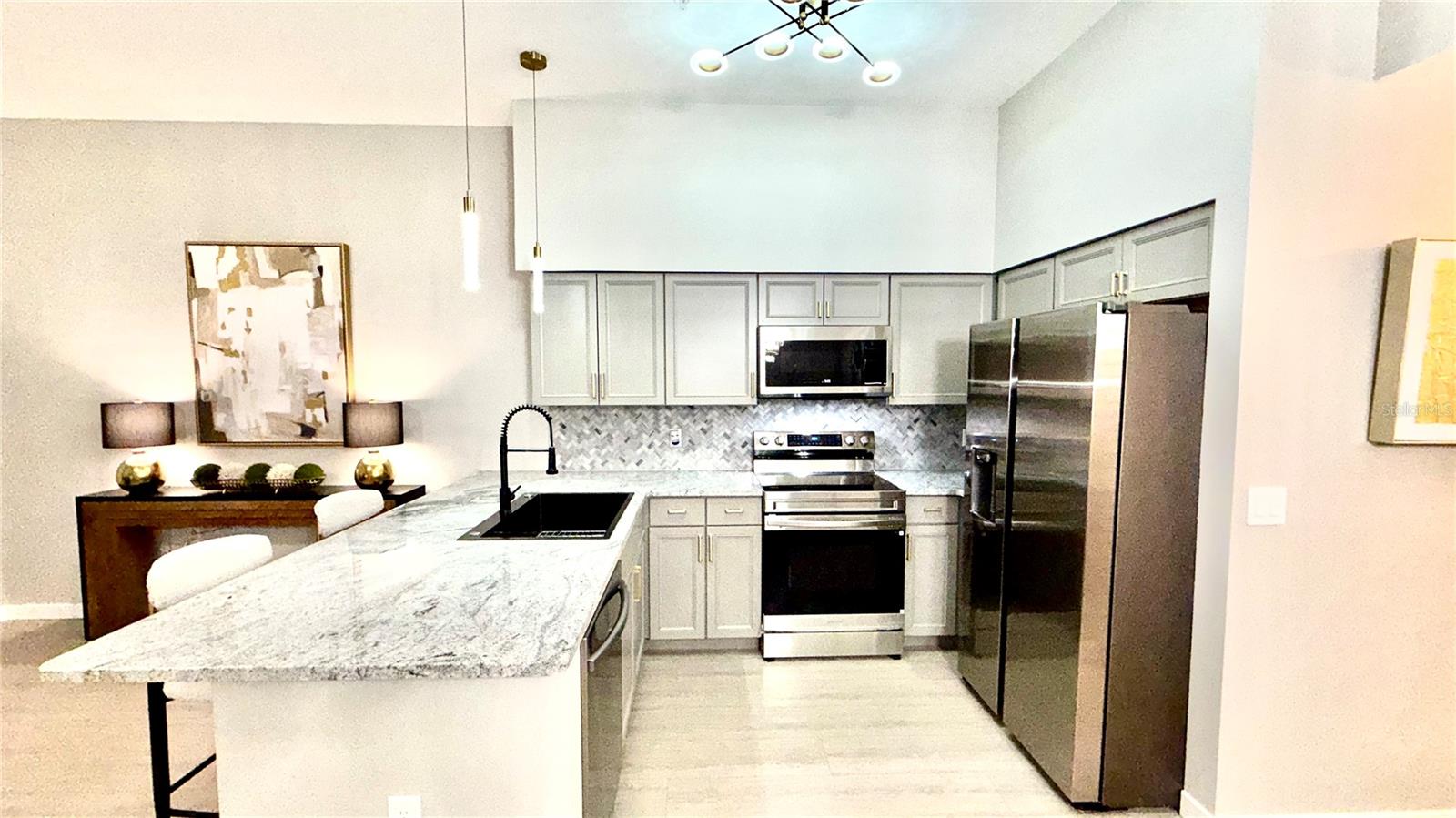 Image 17 of 63 For 701 Mirror Lake Drive N 121