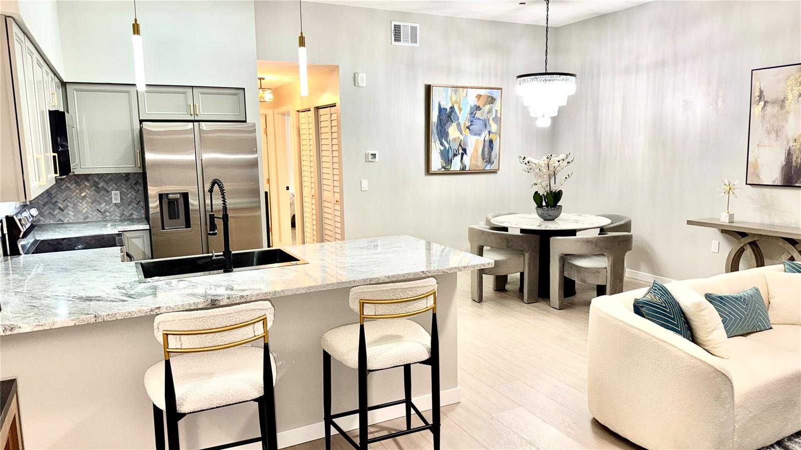 Image 22 of 63 For 701 Mirror Lake Drive N 121