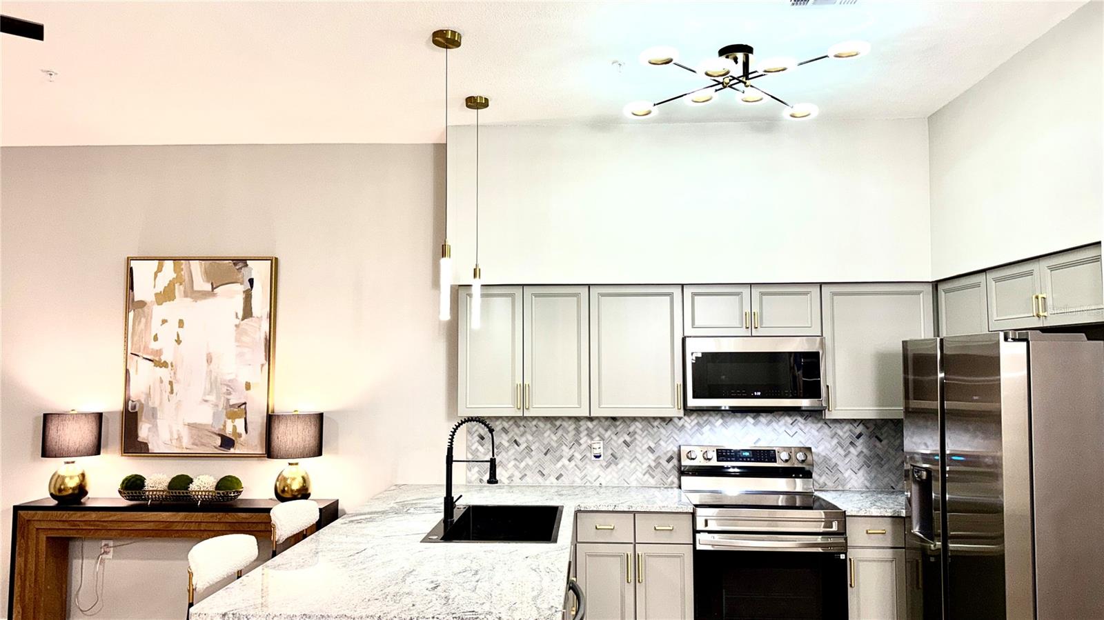 Image 23 of 63 For 701 Mirror Lake Drive N 121