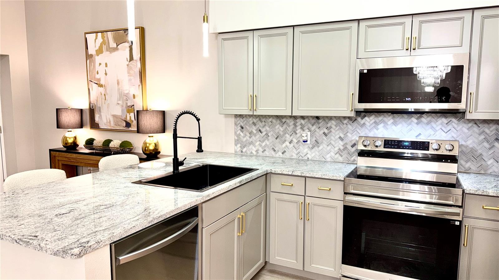 Image 25 of 63 For 701 Mirror Lake Drive N 121