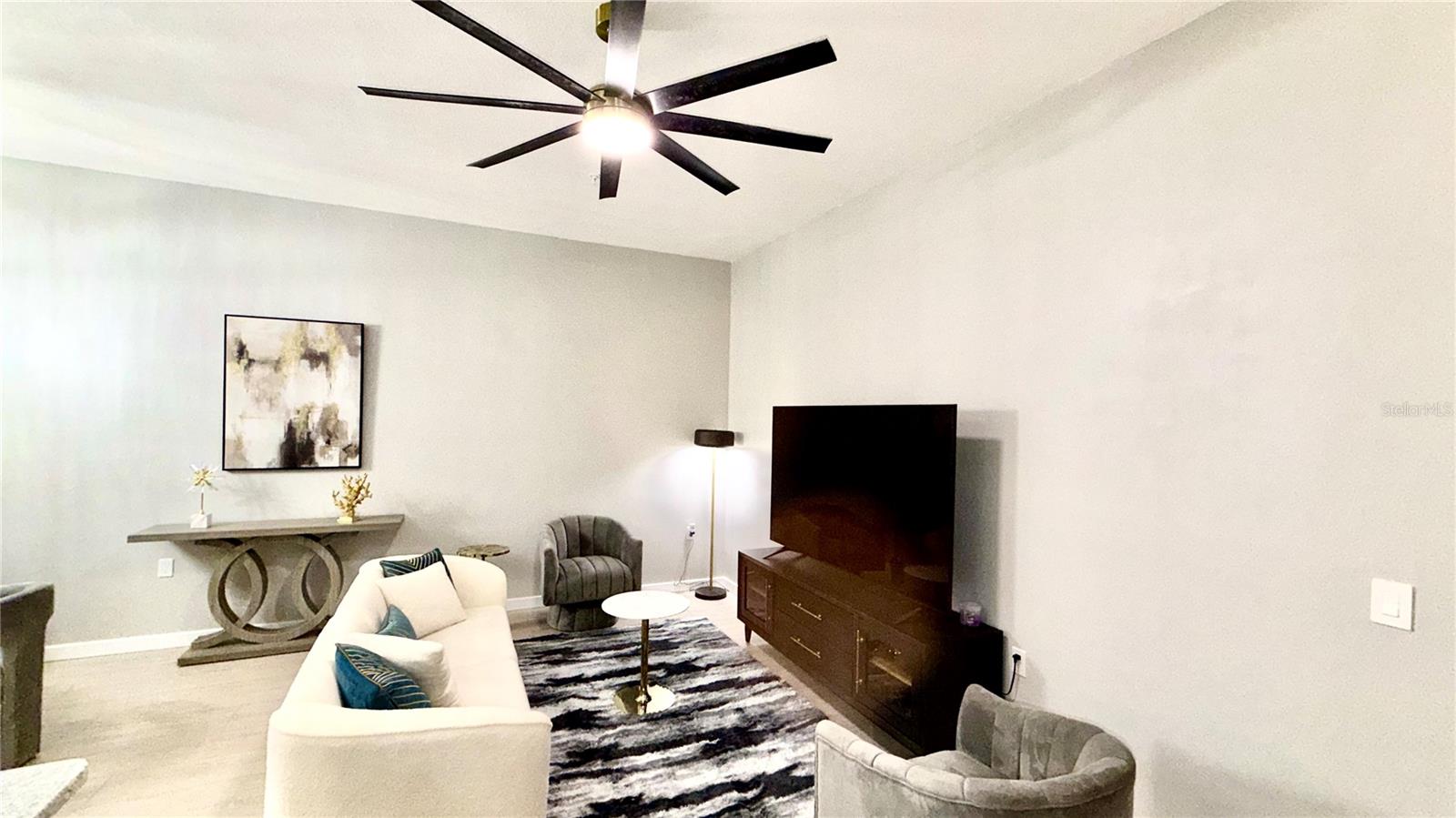 Image 30 of 63 For 701 Mirror Lake Drive N 121