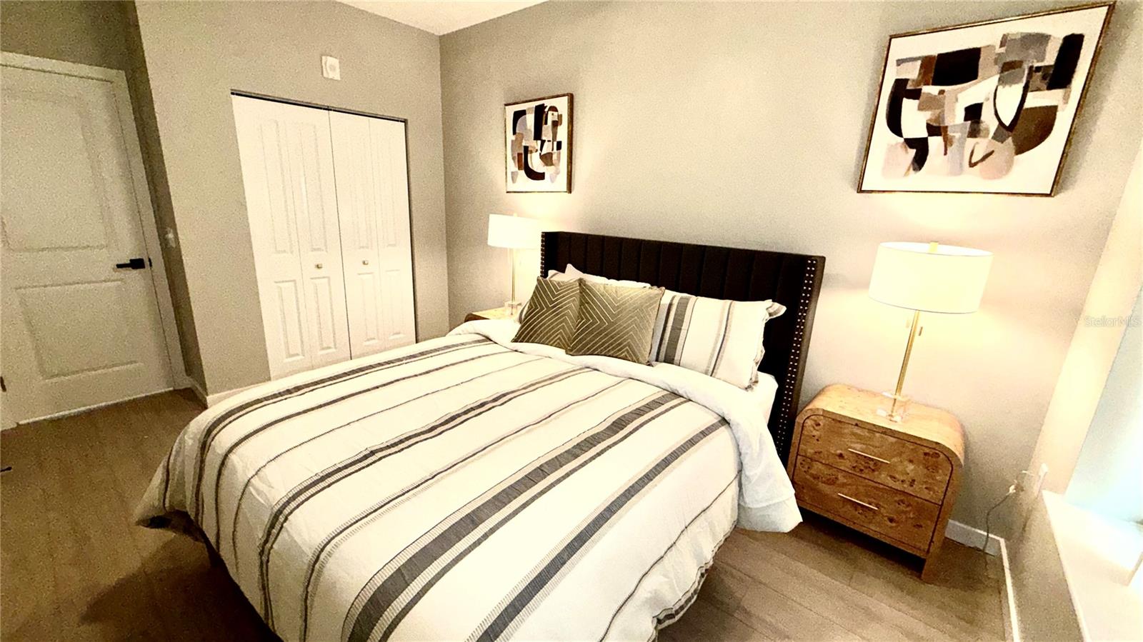 Image 32 of 63 For 701 Mirror Lake Drive N 121