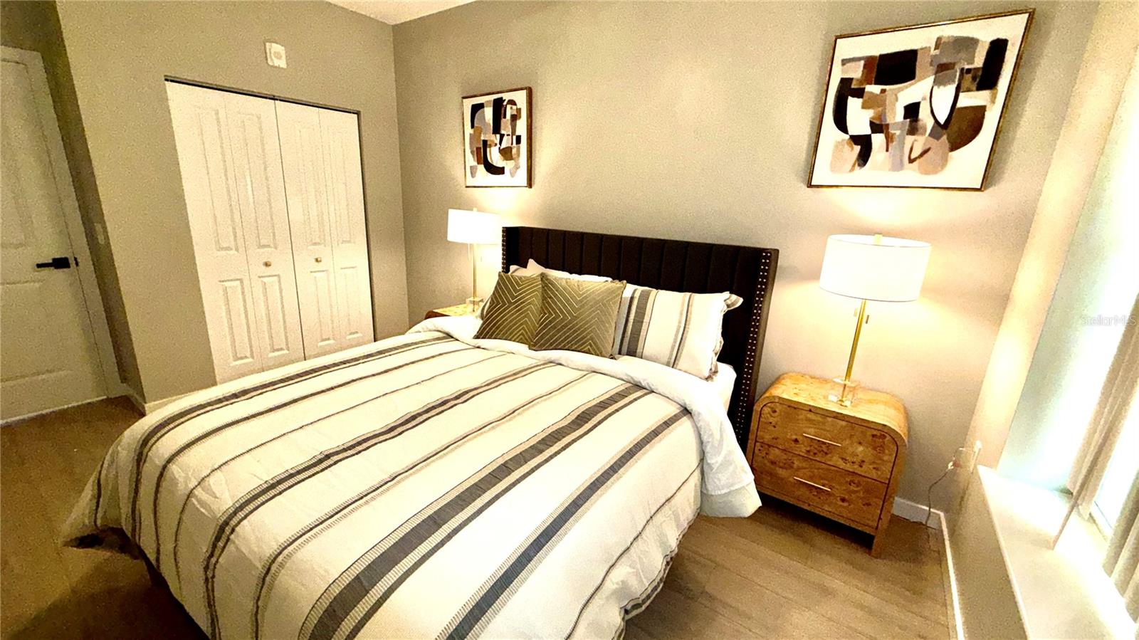 Image 33 of 63 For 701 Mirror Lake Drive N 121