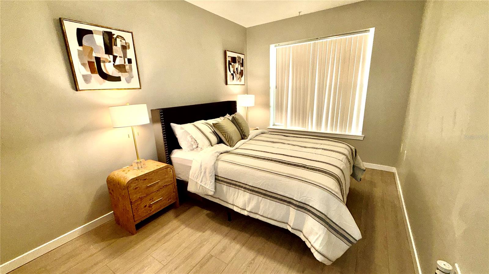 Image 34 of 63 For 701 Mirror Lake Drive N 121