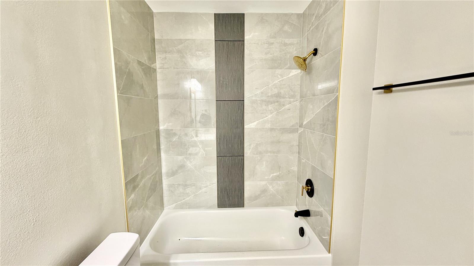 Image 46 of 63 For 701 Mirror Lake Drive N 121