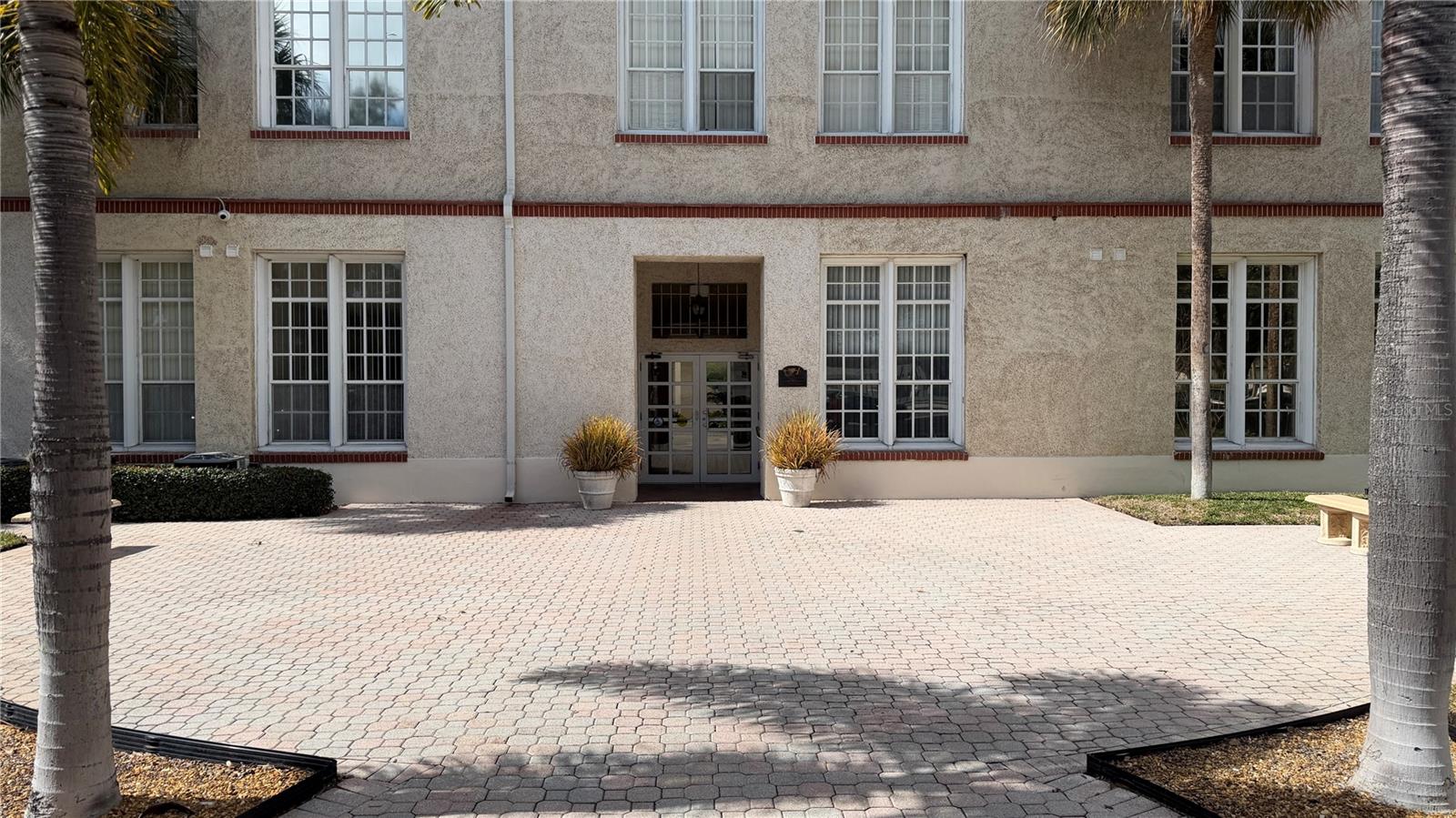 Image 51 of 63 For 701 Mirror Lake Drive N 121