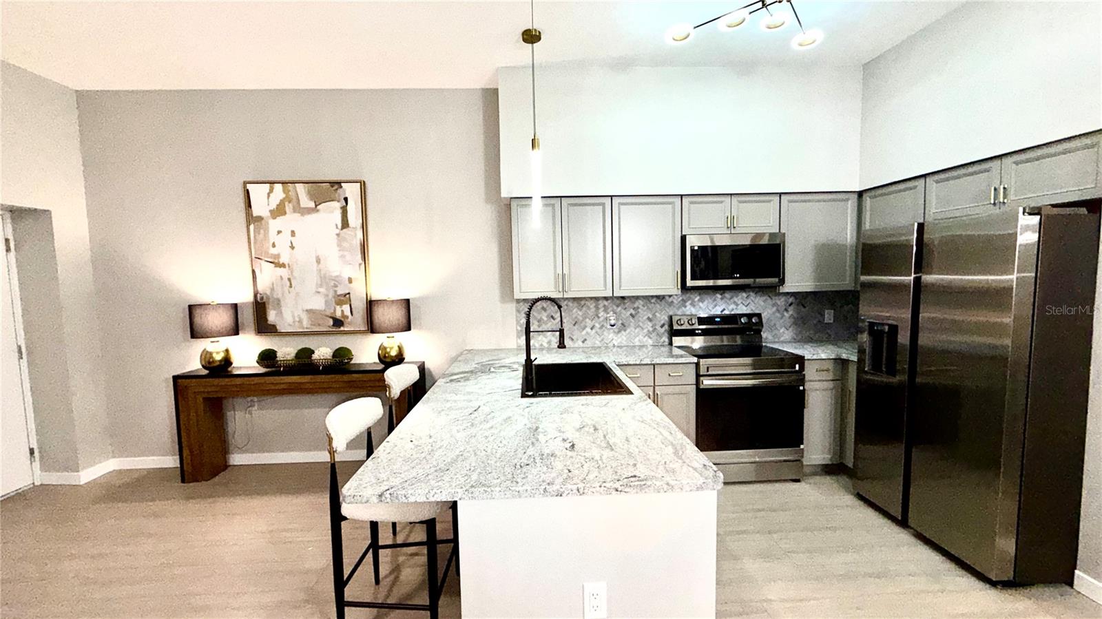 Image 9 of 63 For 701 Mirror Lake Drive N 121