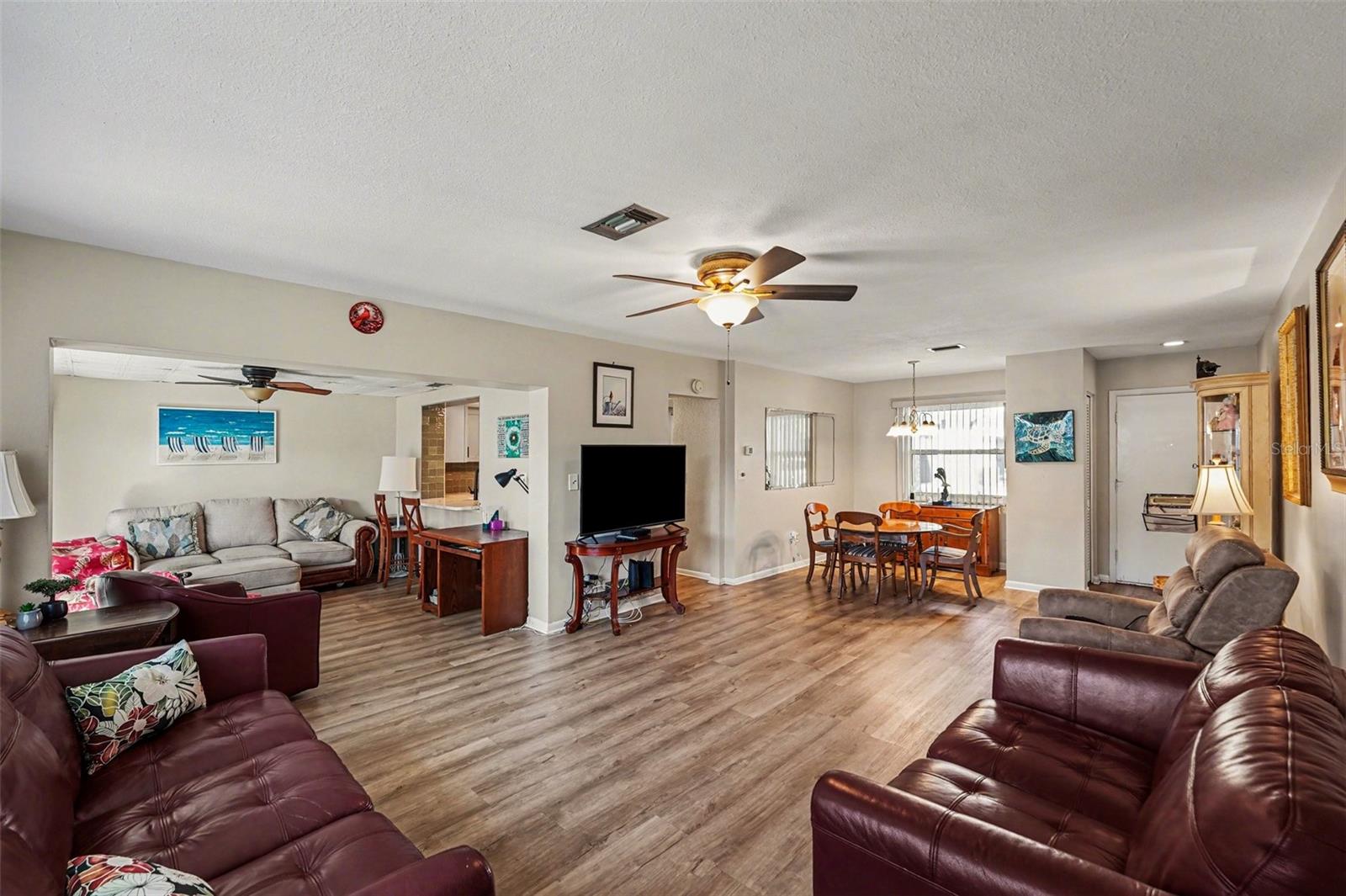 Image 4 of 30 For 6580 Golden Horseshoe Drive