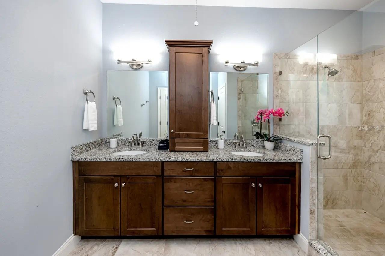 Image 17 of 33 For 920 8th Avenue Nw