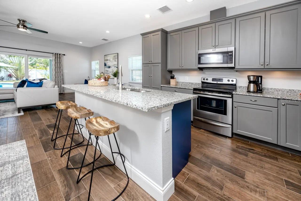 Image 2 of 33 For 920 8th Avenue Nw