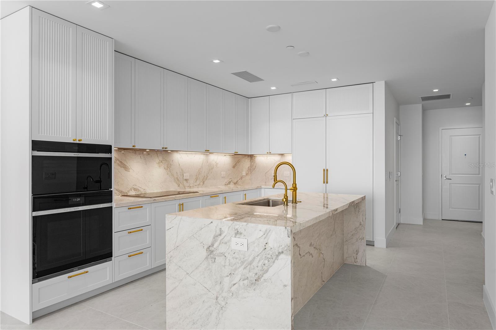 Image 21 of 93 For 3015 Ysabella Avenue 1503