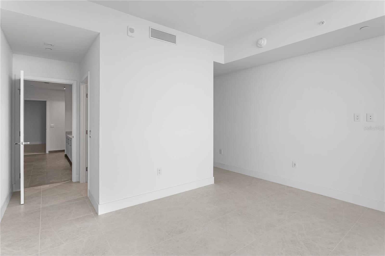 Image 31 of 93 For 3015 Ysabella Avenue 1503