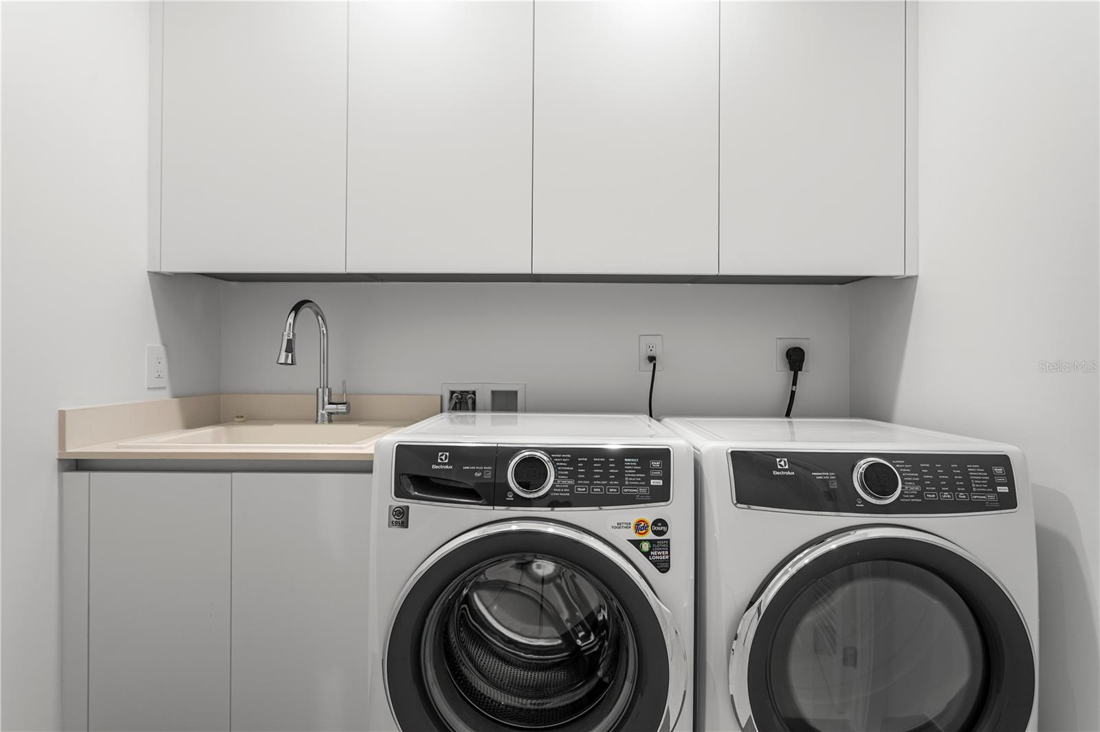 Image 33 of 93 For 3015 Ysabella Avenue 1503