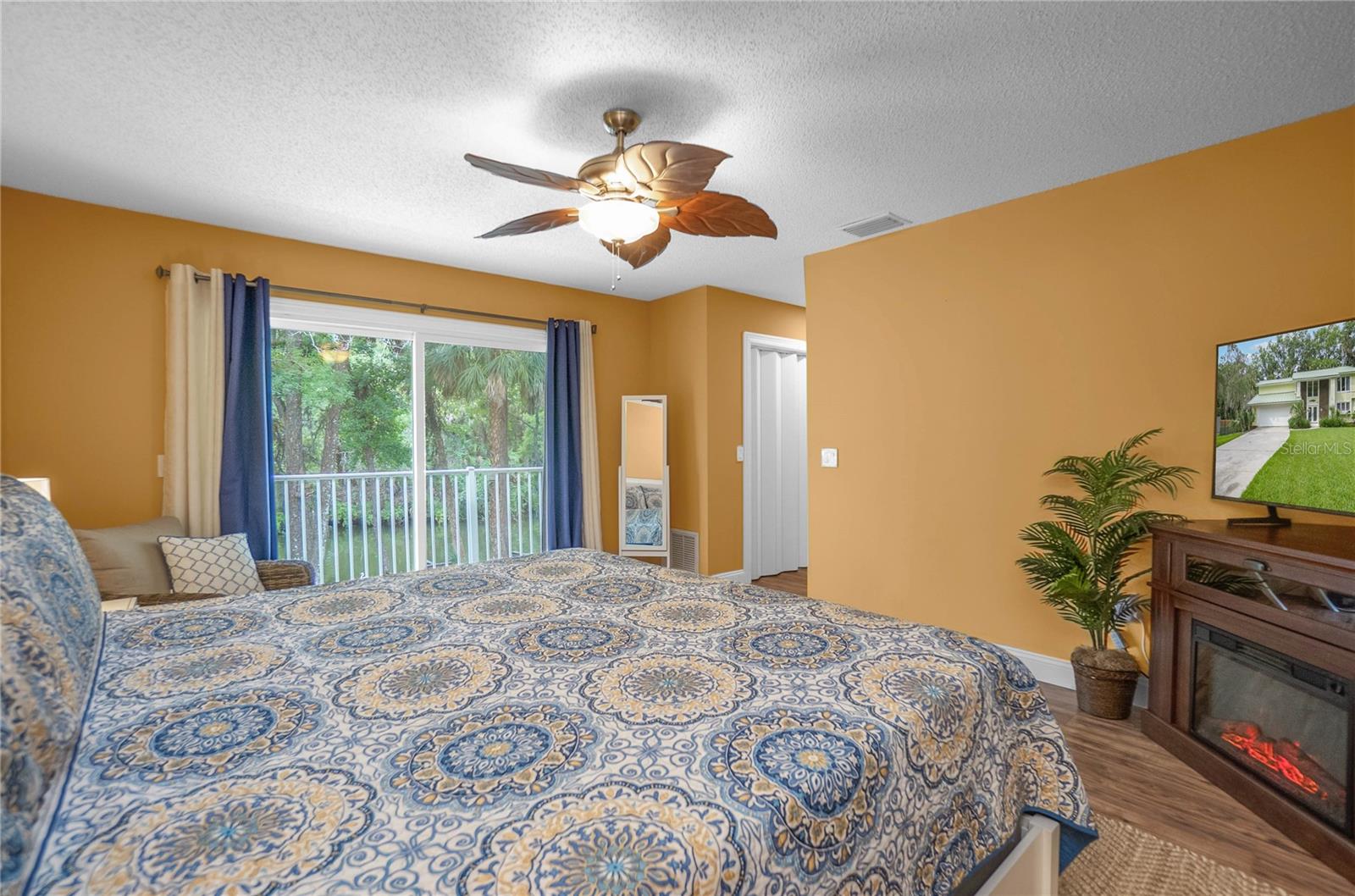 Image 13 of 35 For 28 Rivertrail Drive