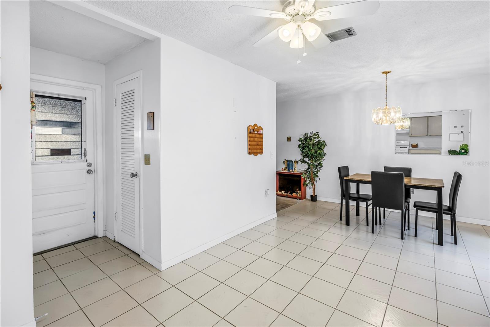 Image 10 of 32 For 10007 Daffodil Street N 183