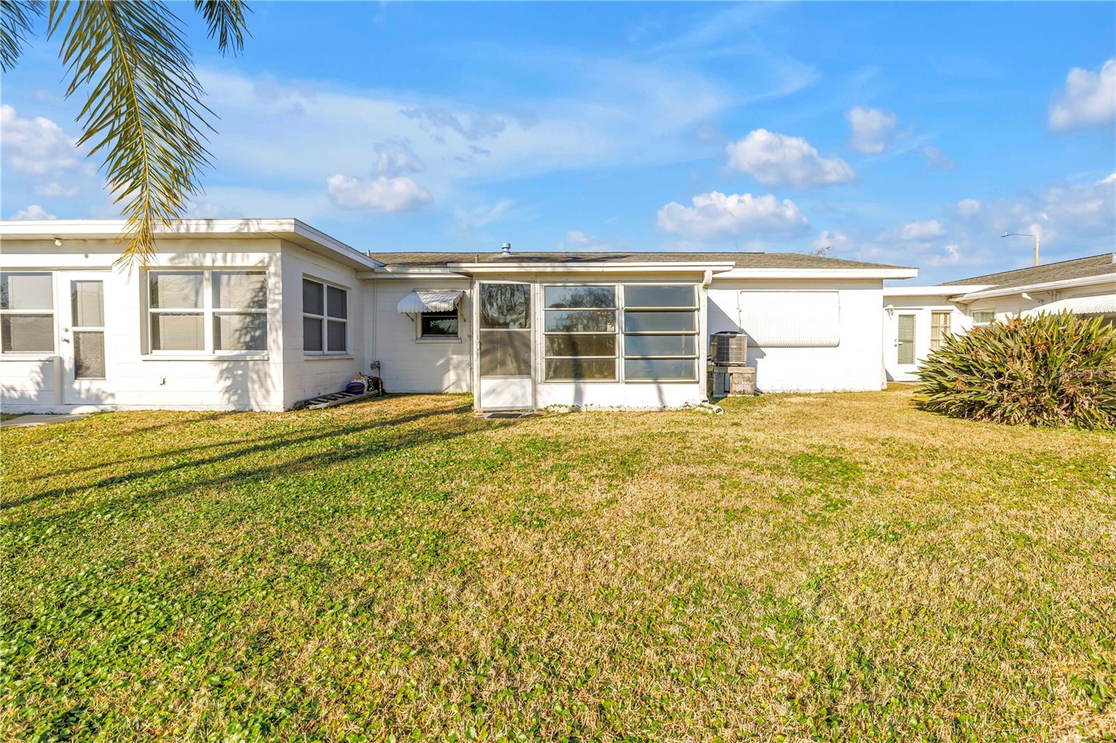 Image 19 of 32 For 10007 Daffodil Street N 183