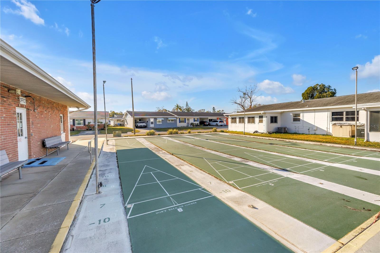 Image 24 of 32 For 10007 Daffodil Street N 183