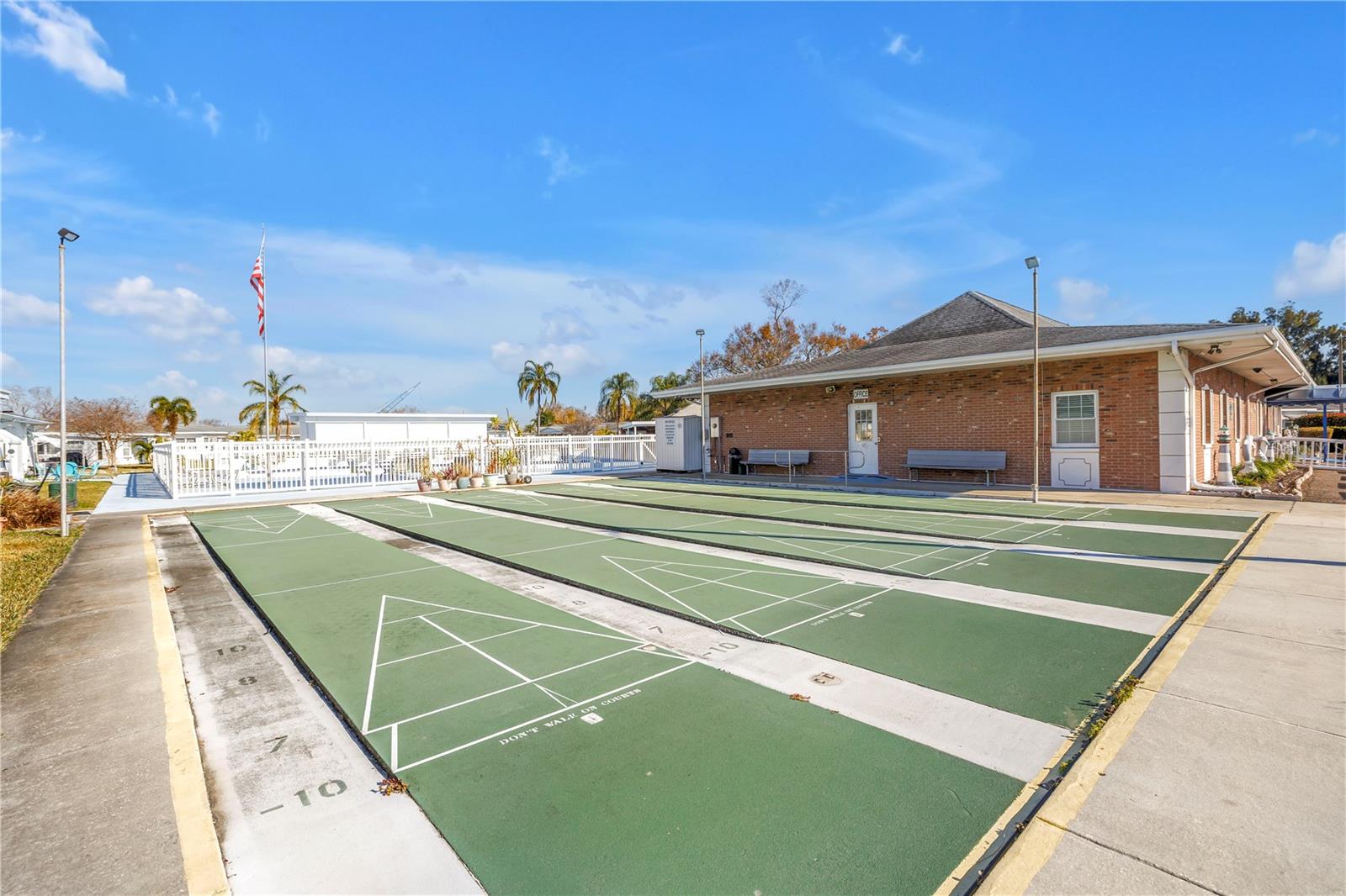 Image 25 of 32 For 10007 Daffodil Street N 183