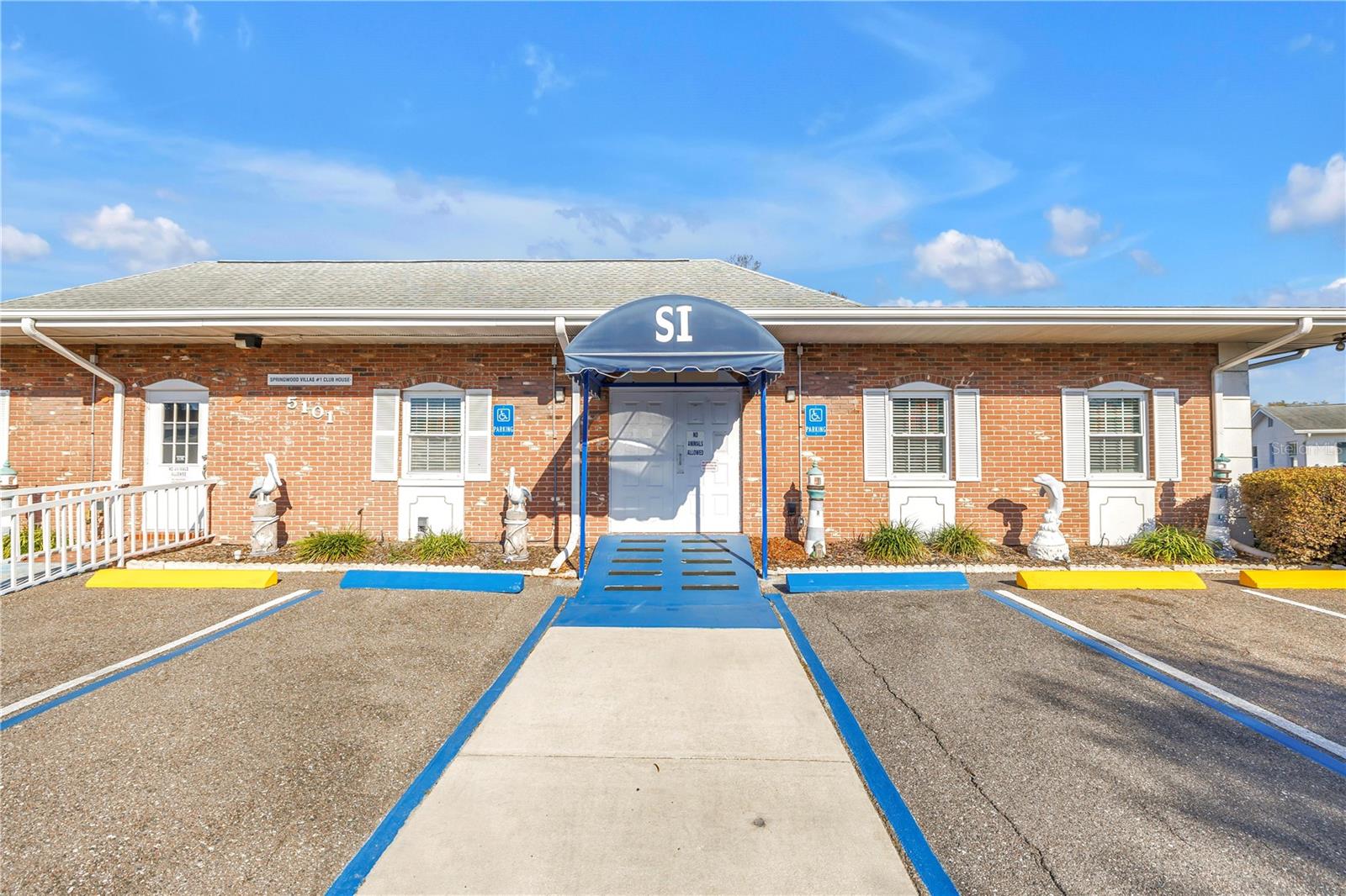 Image 26 of 32 For 10007 Daffodil Street N 183