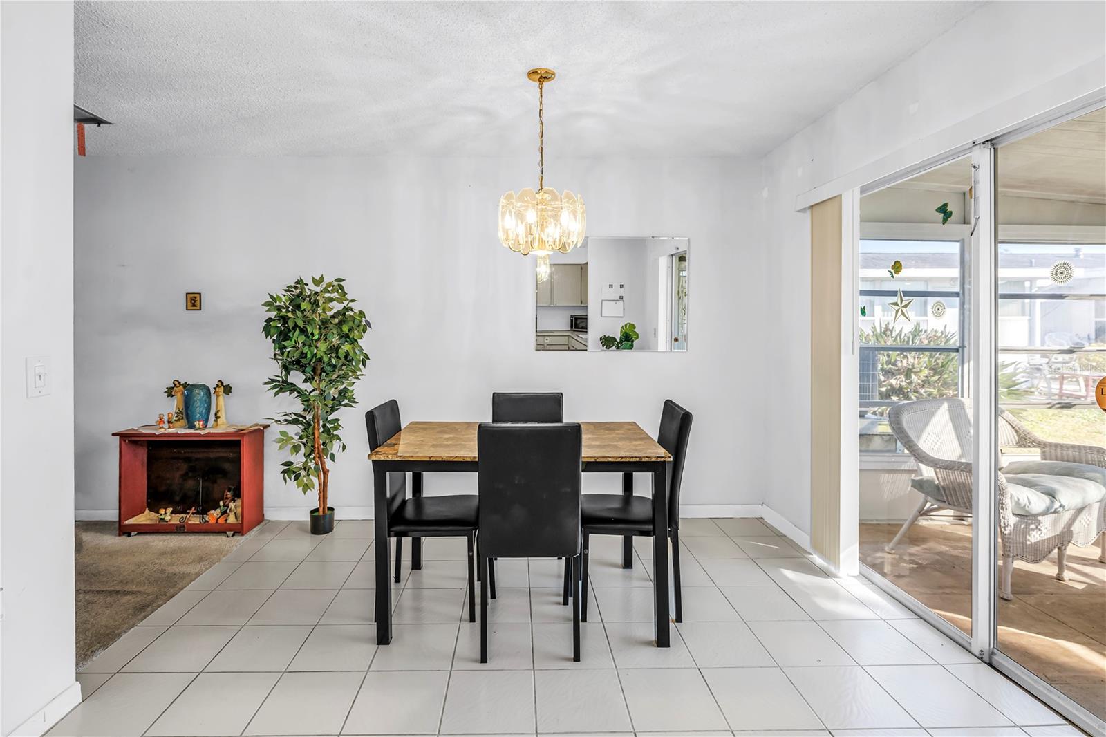 Image 8 of 32 For 10007 Daffodil Street N 183